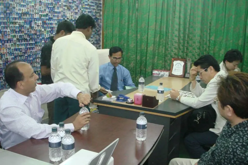 অফিস পরিবেশ।